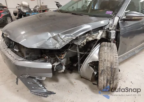 2017 Volkswagen Passat 1.8T R-Line из США, поврежденный, VIN 1VWDT7A35HC063306